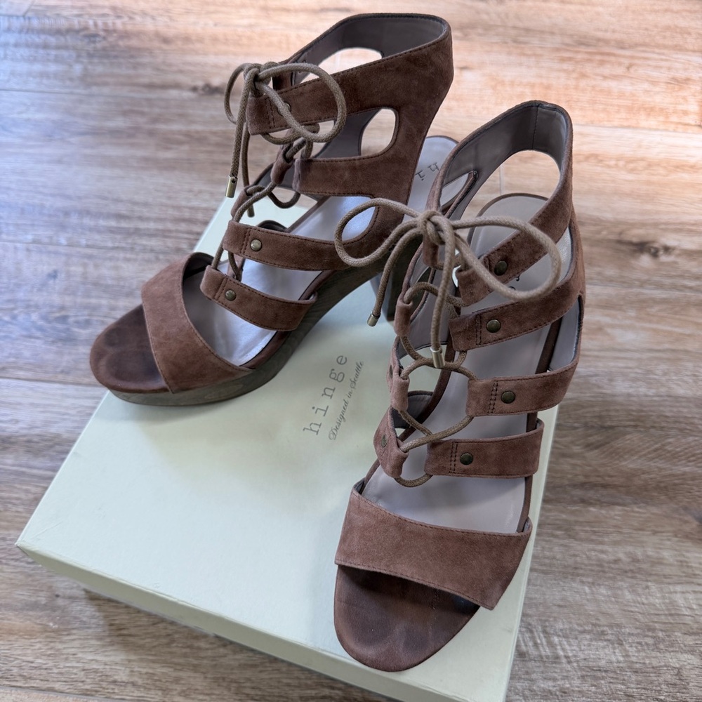 Hinge Women's Tan Suede Heels